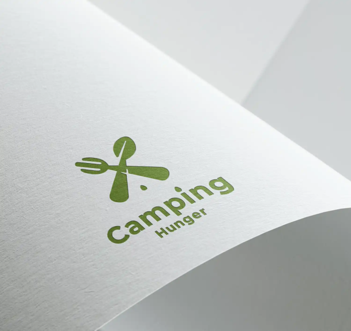 Logo von 'Camping Hunger' mit einer stilisierten Camping-Besteck und einem Zelt in Grün