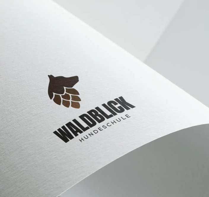 Logo des Unternehmens 'Waldblick' mit stilisiertem Hundekopf in Braun